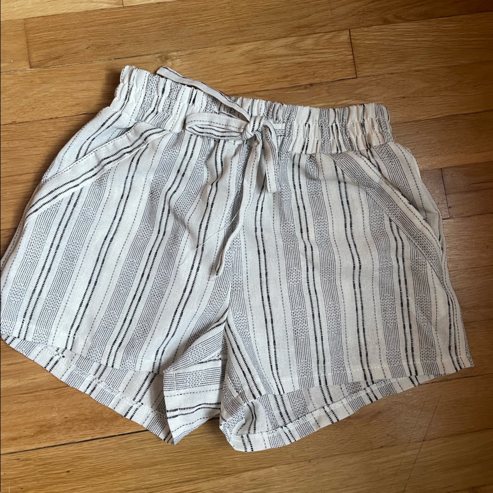 jenna sky white and black stripe shorts never worn